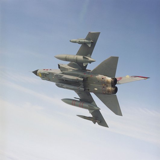 Tornado GR4 оснащенный крылатой ракетой Storm Shadow. 