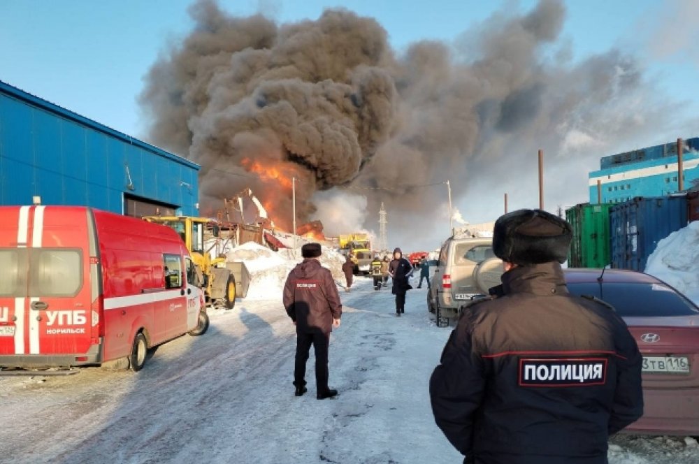 Пожар на мебельном складе