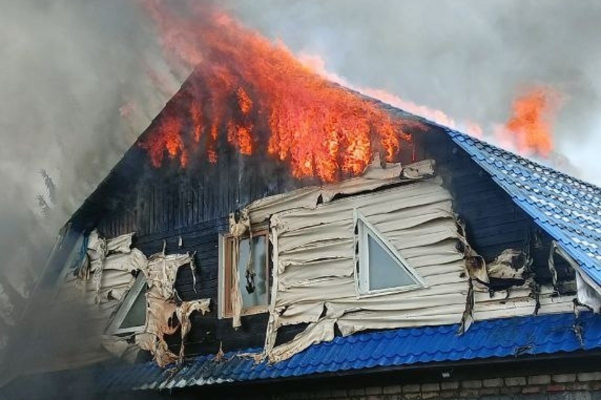 В Барнауле произошел пожар в частном доме по улице Ливневой