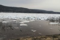 На северных реках из-за таяния льда резко вырос уровень воды. 