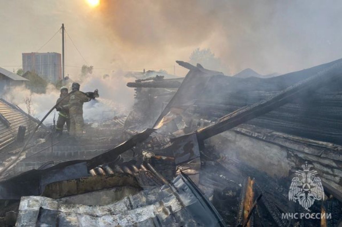 Частный дом полностью сгорел в центре Екатеринбурга | АиФ Урал