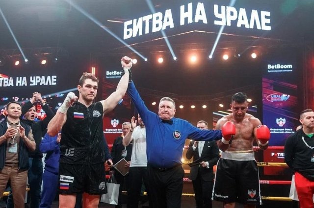 Бой проходил в Челябинске 12 мая в рамках вечера профессионального бокса «Битва на Урале».