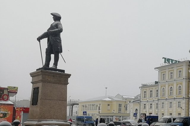В Оренбурге перевозчиков обязали освободить привокзальную площадь
