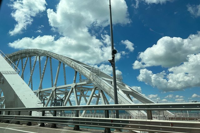 Расчётный срок службы Крымского моста — 100 лет.