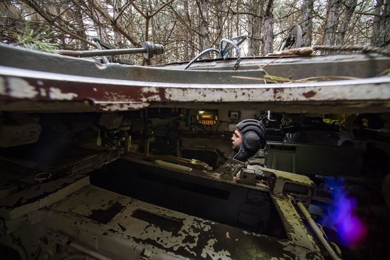 Внутри кабины самоходной артустановки «Мста-С».