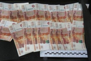 Изъятые деньги, которые предприниматель предлагал в качестве взятки.