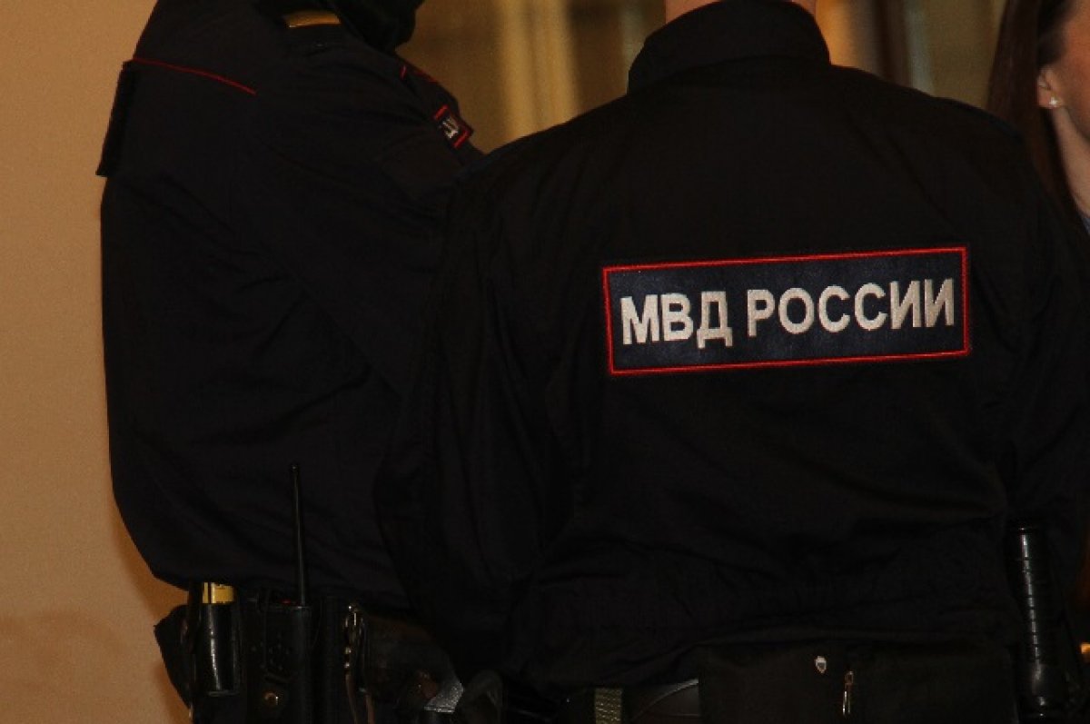 В Петербурге полицейского задержали за изнасилование девочки-подростка