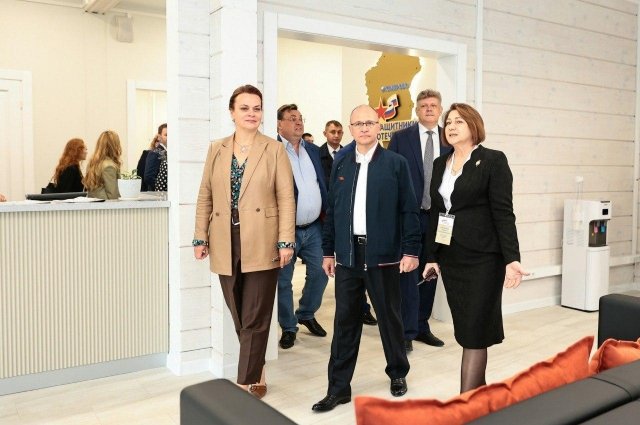 первый заместитель руководителя администрации президента РФ, глава наблюдательного совета государственного фонда «Защитники Отчества» Сергей Кириенко посетил кузбасский филиал.