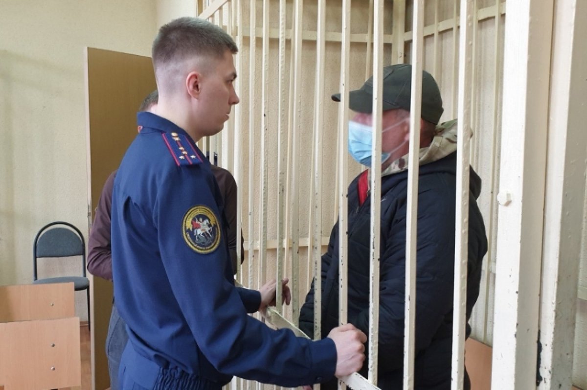 Брянского таможенника заключили под стражу за взятку в 1,1 млн рублей