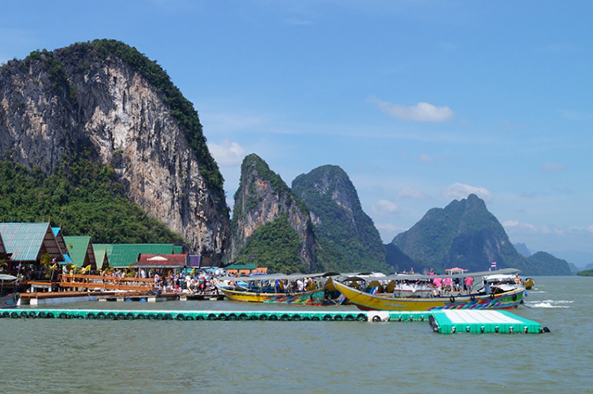 В Таиланде катер с российскими туристами врезался в вышку у берега