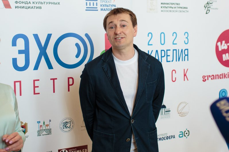 Перед спектаклем Сергей Безруков ответил на вопросы журналистов.