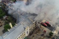 Пострадавшие от пожара жильцы дома на Горького в Оренбурге получат по 50 000 рублей на первоочередные нужды. 