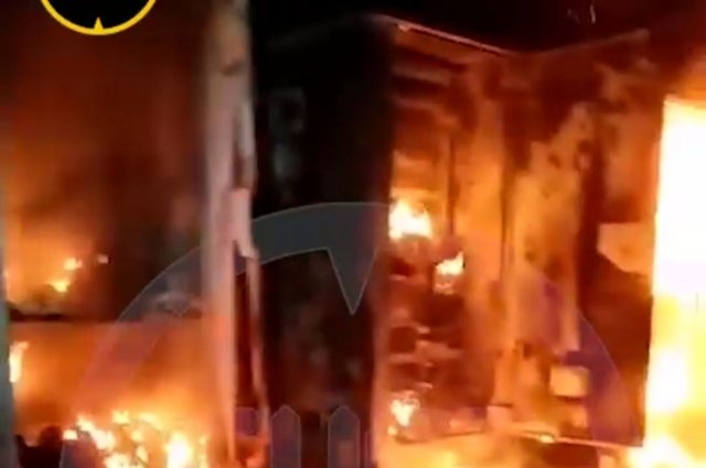 Скриншот видео горения релейного шкафа железной дороги. 