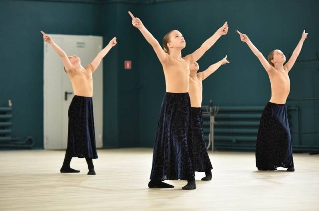 Первые хореографические коллективы уже порепетировали в новом зале.