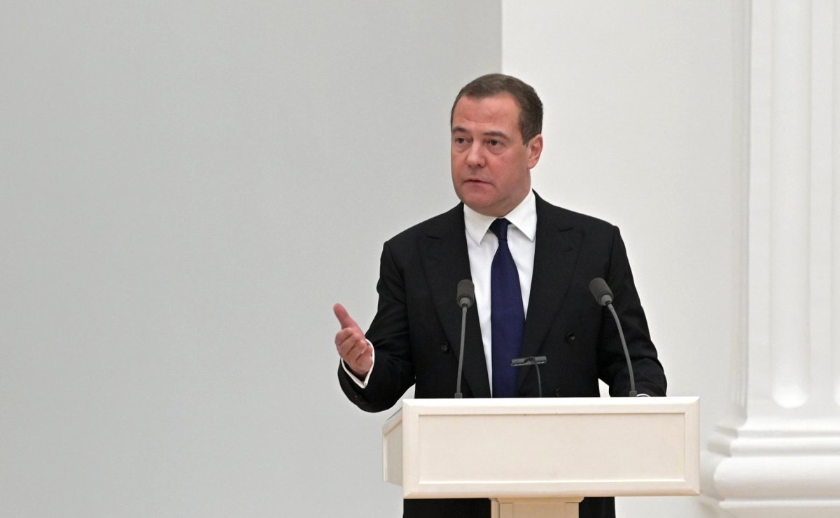 Медведев пригласил Маска в Артемовск, перешедший под контроль РФ