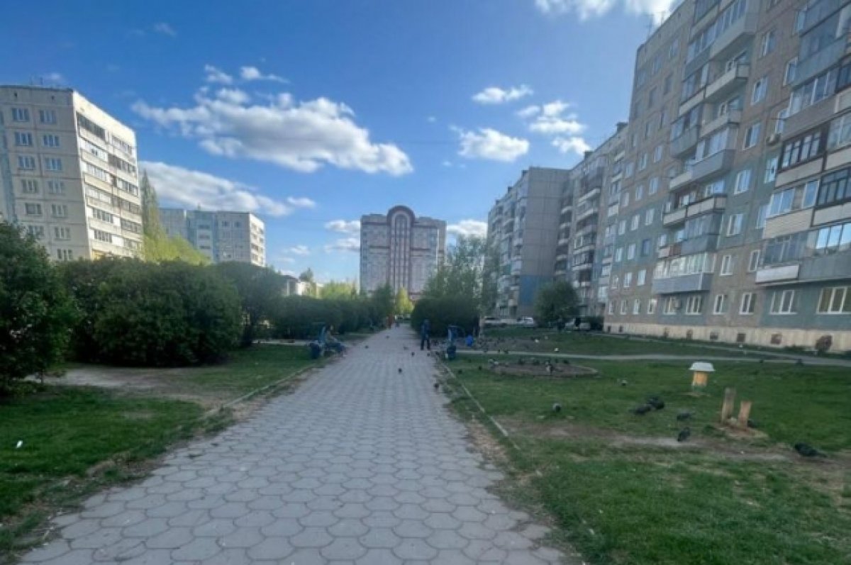 В Барнауле убрали заваленный бутылками Сиреневый бульвар