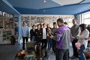 Для ребят провели экскурсию по историко-техническому музею связи.