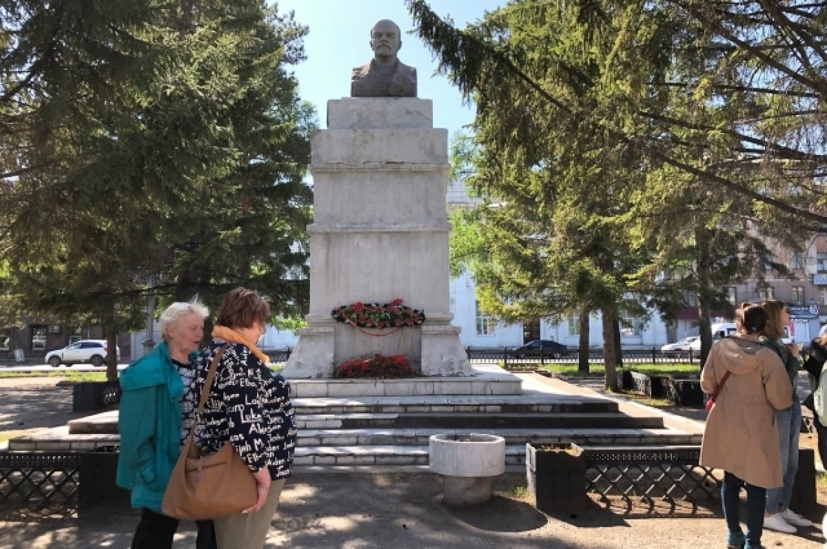 От бараков до бульвара. В Омске прошла экскурсия по улице Б. Хмельницкого |  АиФ Омск