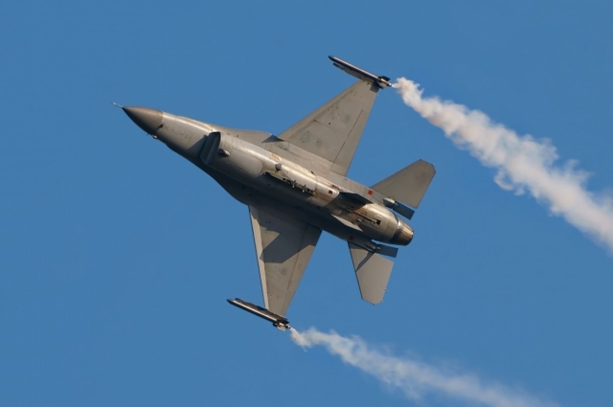 Боррель сообщил, что подготовка украинских летчиков на F-16 уже началась