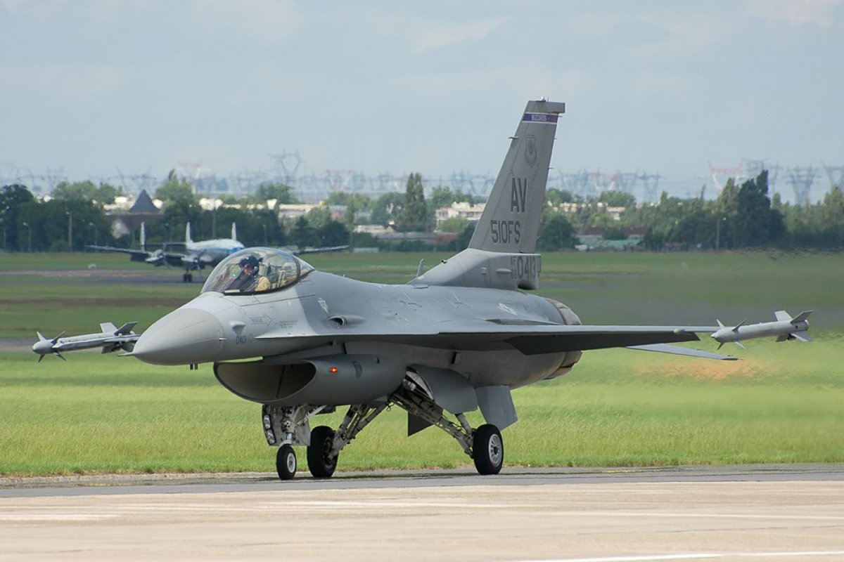 Нидерланды могут к осени передать Украине истребители F-16