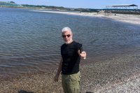 Олег Газманов попробовал воду из соленых озер на вкус.