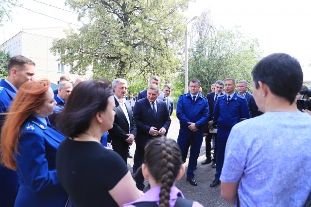 Андрей Кикоть и Андрей Бочаров встретились с жителями Тракторозаводского района.