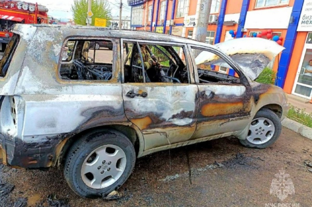 В Улан-Удэ водитель вспыхнувшего автомобиля попала в больницу | АиФ Бурятия