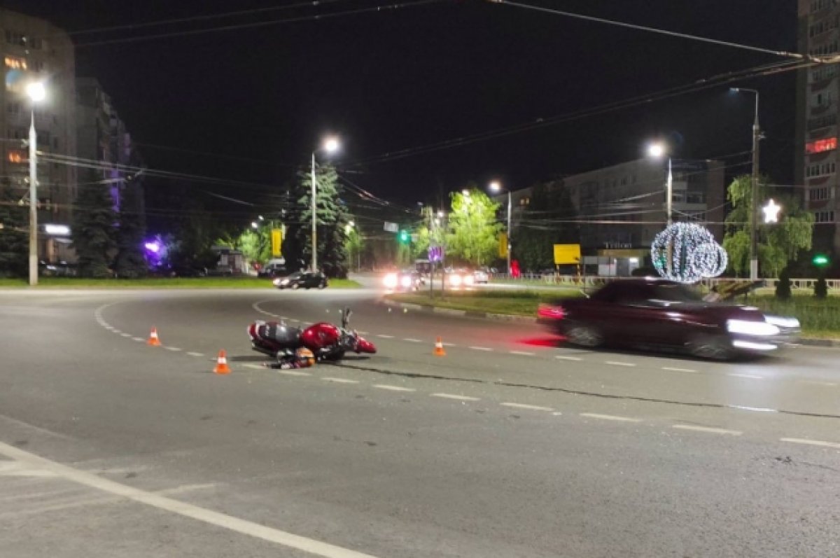 25-летняя мотоциклистка попала в больницу после ДТП у Самолета в Брянске