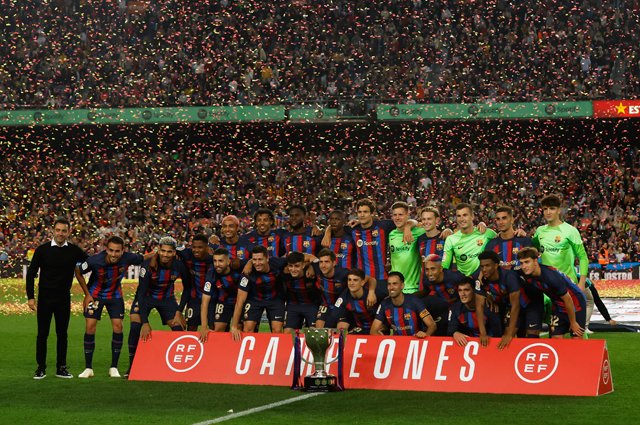 Игроки испанского клуба «Барселона», поблагодарившие российских болельщиков за поддержку.