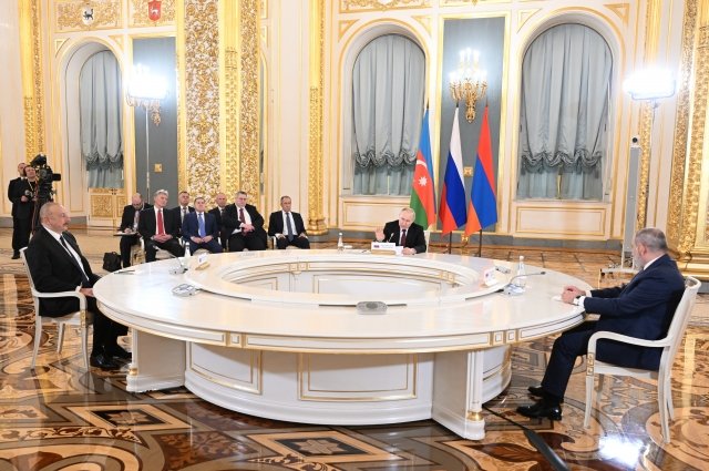 Ильхам Алиев, Владимир Путин и Никол Пашинян. 
