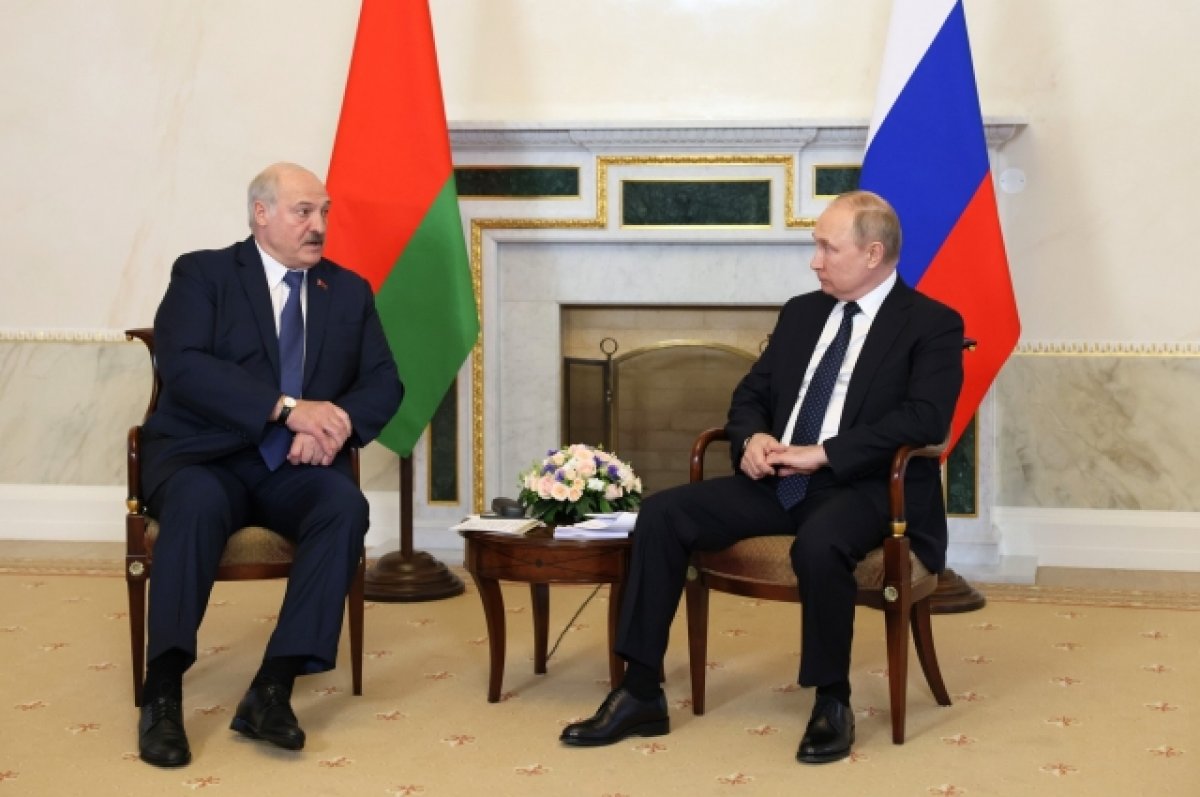 Путин и Лукашенко после ЕАЭС пообщались «за закрытыми дверями»