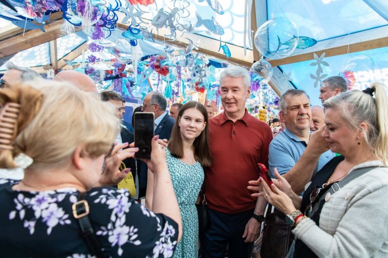 Мэр Сергей Собянин посетил фестиваль «Рыбная неделя» и пообщался с гостями.