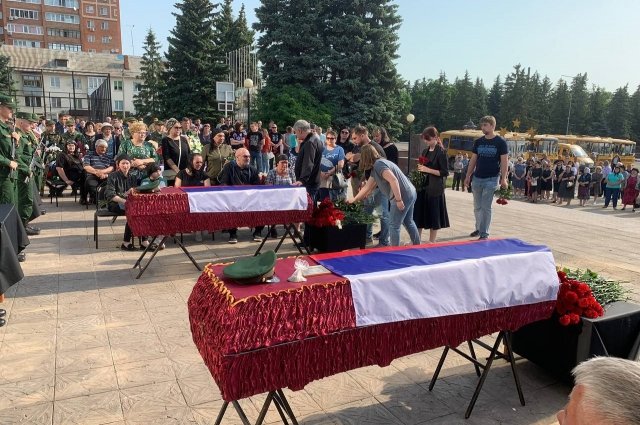 В Бугуруслане простились с тремя военнослужащими, погибшими в зоне СВО.