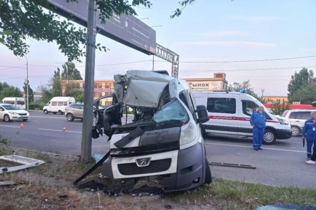 В Сети появилось видео допроса маршрутчика, въехавшего в столб в Волгограде  | АиФ Волгоград