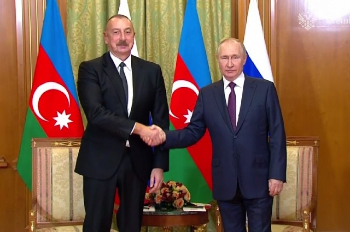 Путин указал Алиеву на заслуженный авторитет Азербайджана в мире