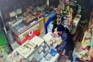 Мужчина украл из кассы 2 тысячи рублей и совершил ещё несколько преступлений.