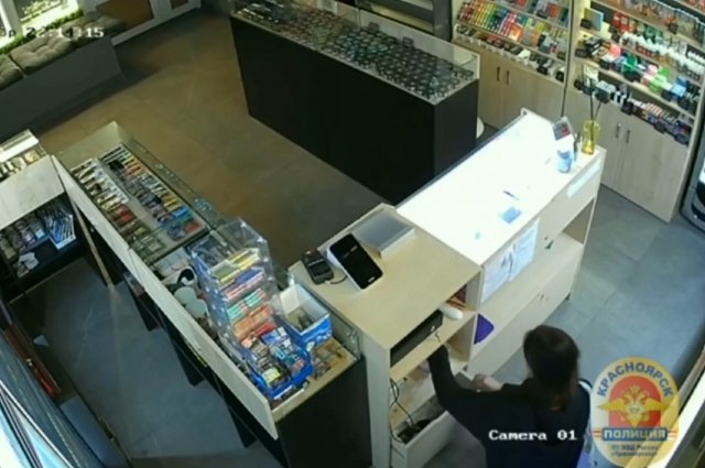 19-летняя продавщица украла из кассы 22 тысячи рублей.