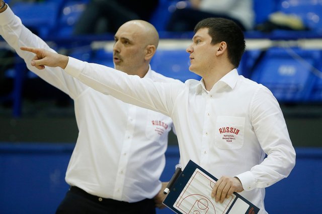 Сейчас Сергей Козин (на фото справа) полностью сконцентрирован на помощи Зорану Лукичу.