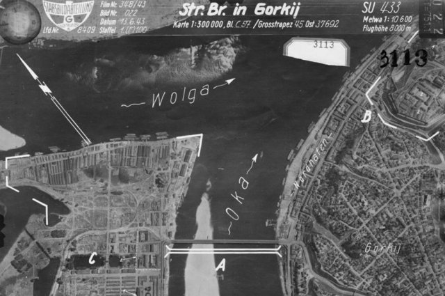 Немцы сделали аэроснимки Горького, чтобы удобнее было бомбить стратегически важные объекты. 