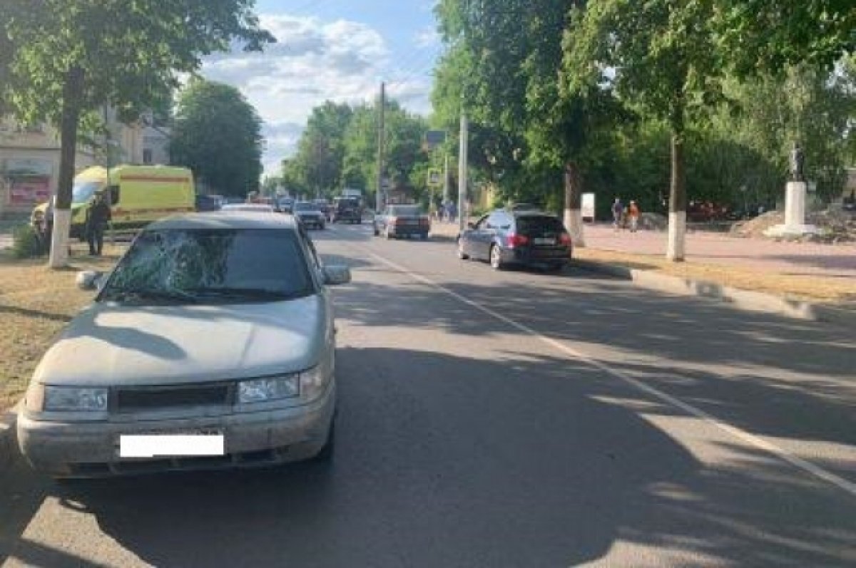 На переходе на улице Пушкина в Брянске ВАЗ сбил 38-летнего мужчину