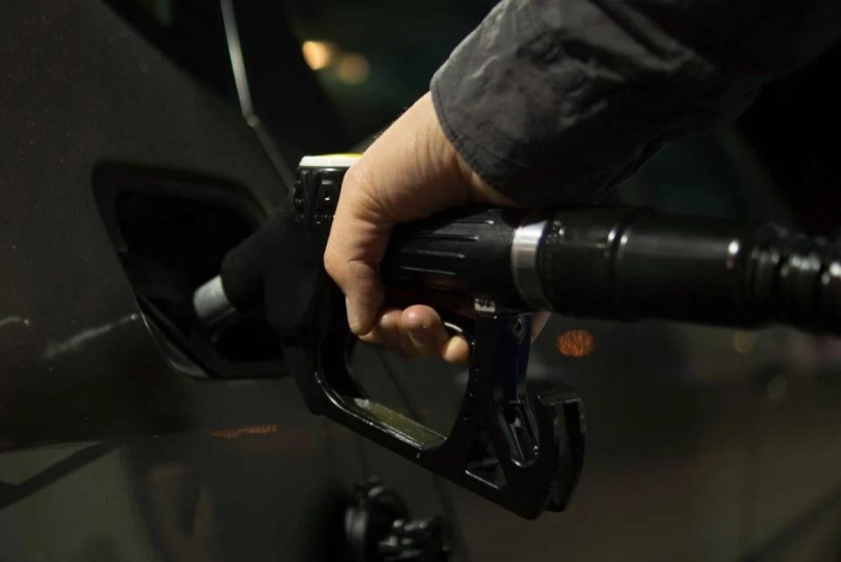 Эксперт Фролов рассказал, чем обусловлены высокие цены на бензин в РФ