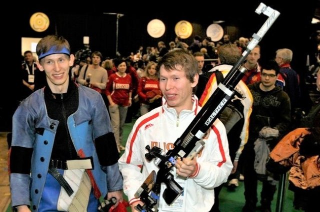 Александр и Денис Соколовы на чемпионате и первенстве Европы по стрельбе из пневматического оружия, Италия, 2011 год.