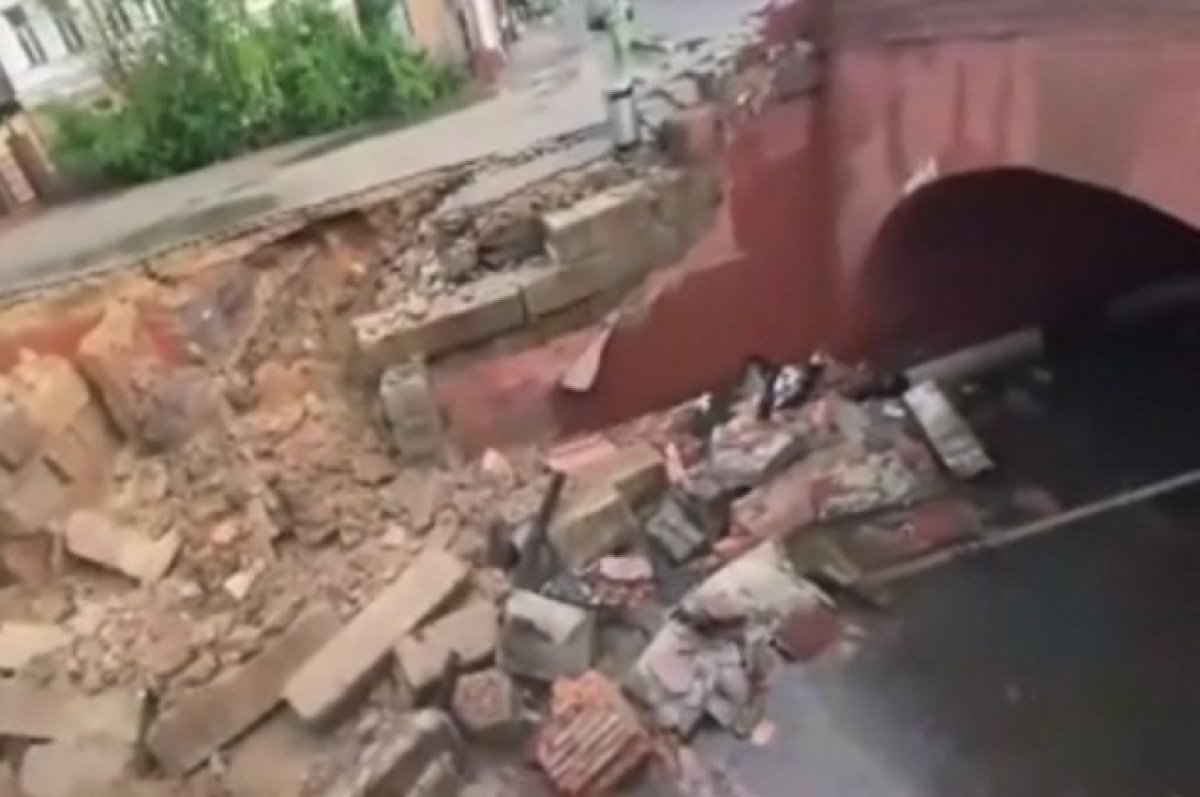 В Воронеже из-за дождя обрушилась опора исторического Каменного моста