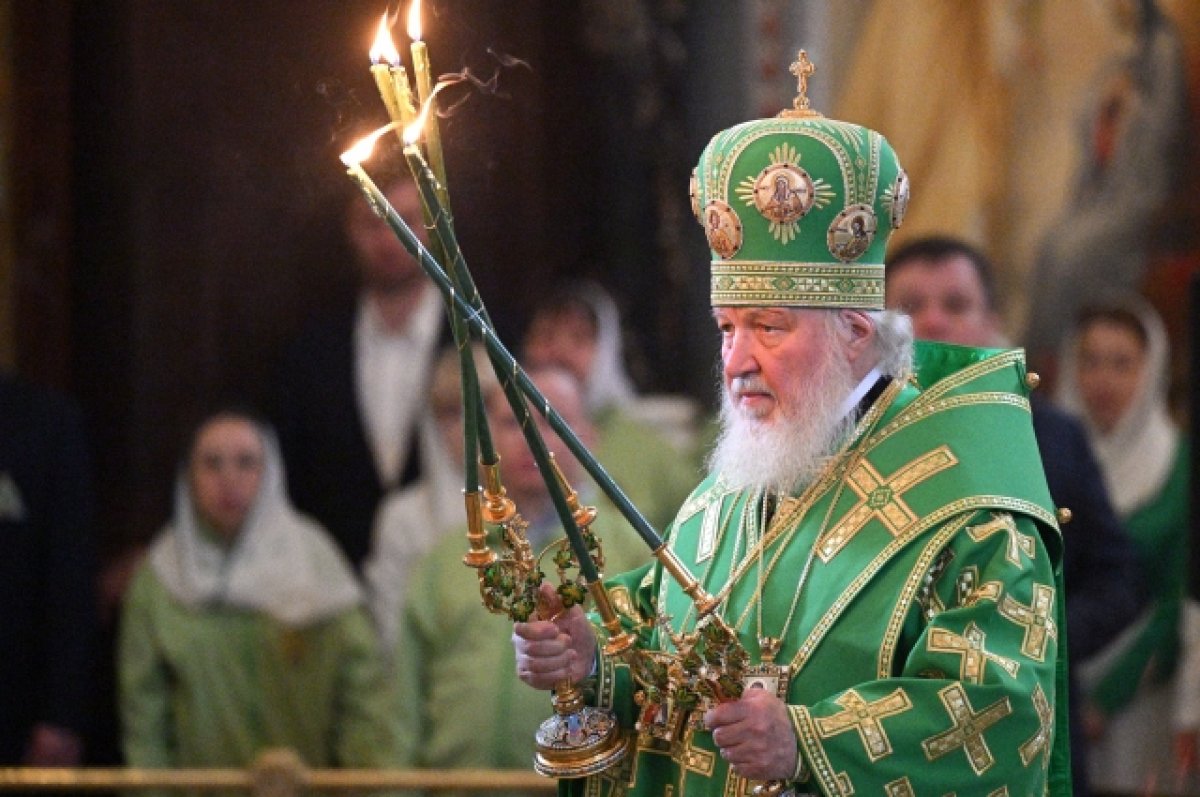 Патриарх Кирилл возглавил литургию у «Троицы» в храме Христа Спасителя