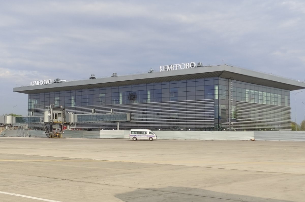 Аэропорт Кемерово закрыли до утра по техническим причинам