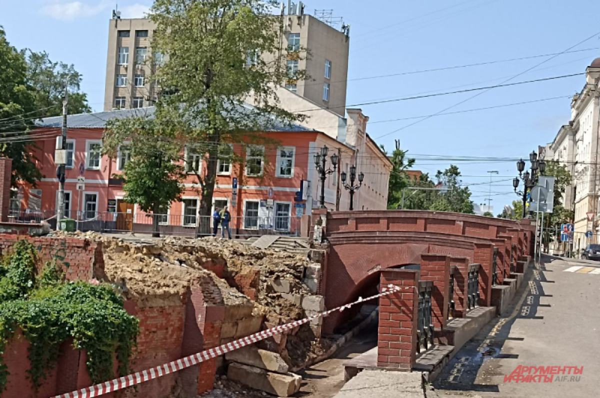 Исторический обвал. Из-за ливня в Воронеже обрушилась опорная стена моста