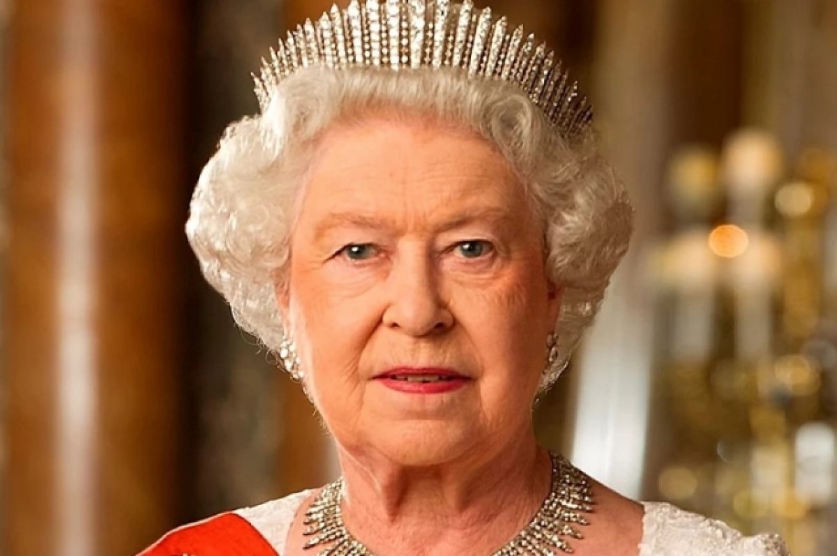 Друг Елизаветы II рассказал об отношении принца Гарри к бабушке