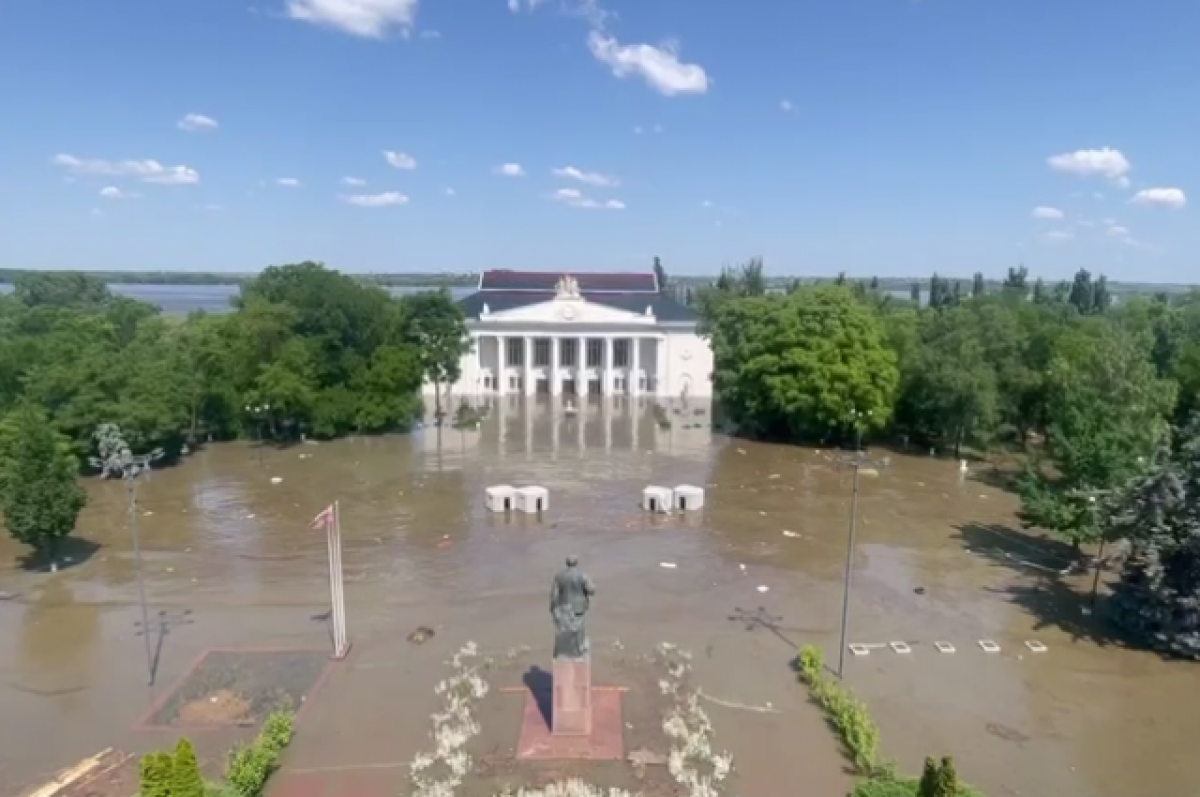 Новая Каховка оказалась полностью затоплена после поднятия уровня воды |  Аргументы и Факты