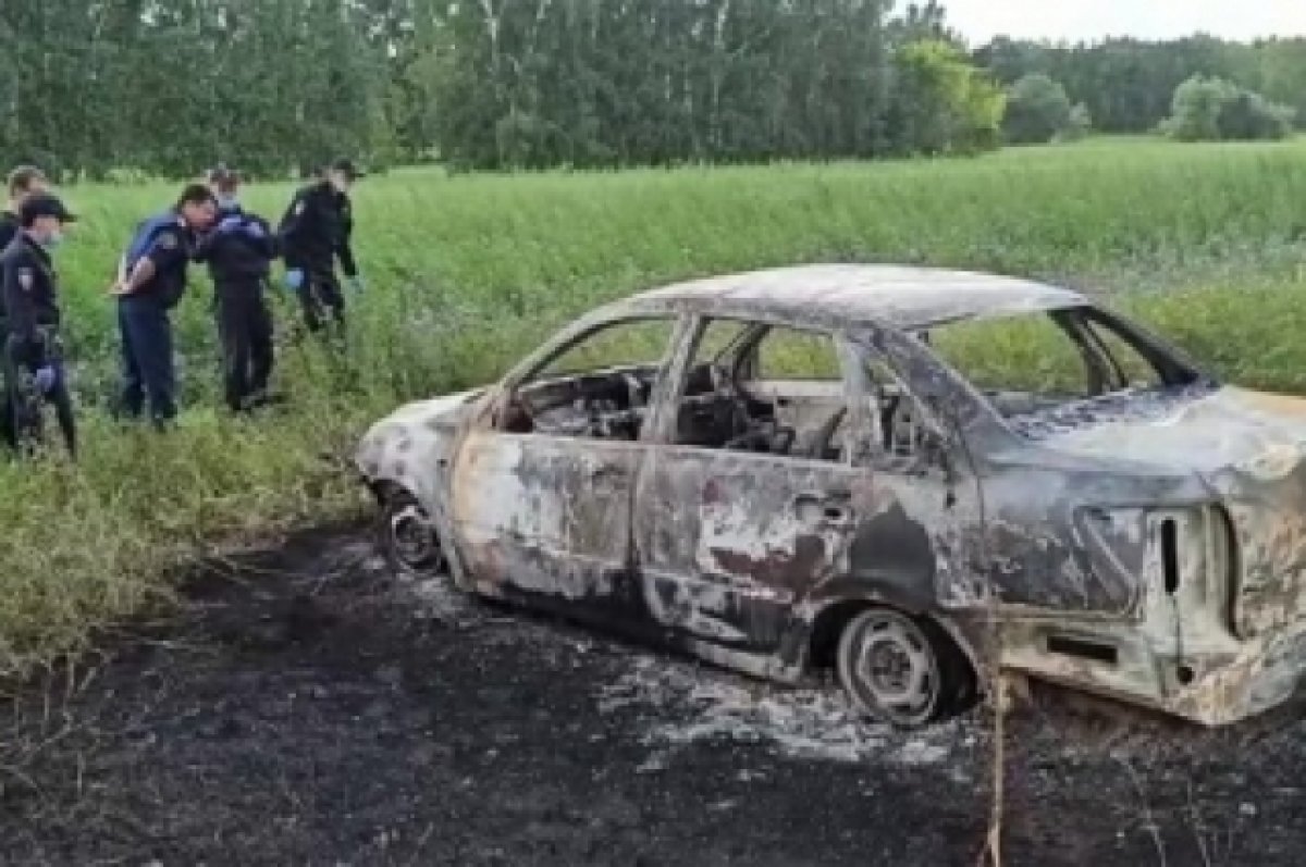 Два автомобиля загорелись на Алтае из-за жары
