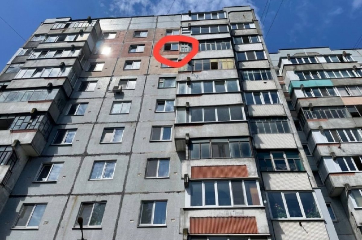 В Брянске разбилась выпавшая из окна девятого этажа восьмилетняя девочка